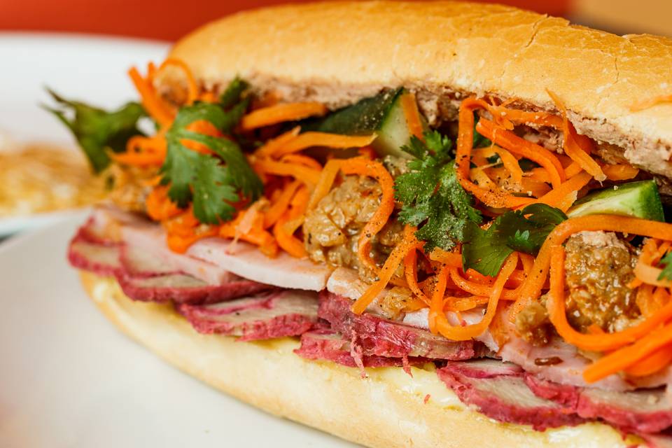 Bun You Banh Mi | restaurant | 18333 Egret Bay Blvd #135, Houston, TX 77058, USA | 2819579659 OR +1 281-957-9659