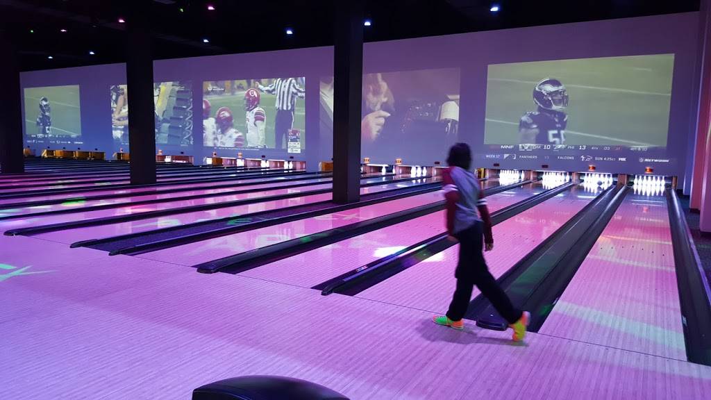 Apex Entertainment Marlborough | restaurant | 21 Apex Drive, Marlborough, MA 01752, USA | 5082518666 OR +1 508-251-8666