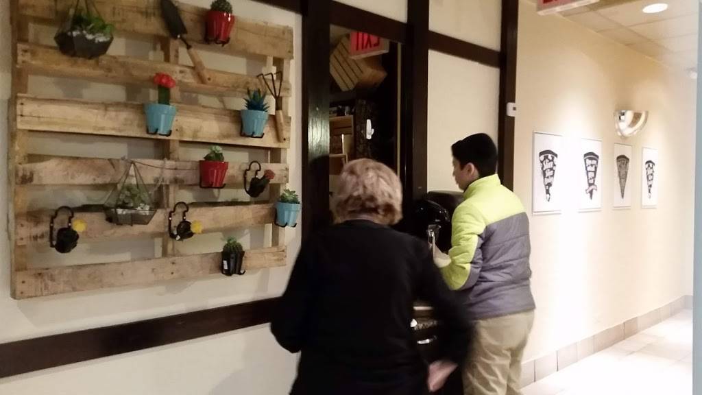 Sarahs Brick Oven | restaurant | 4032 Oakton St, Skokie, IL 60076, USA | 8477802626 OR +1 847-780-2626