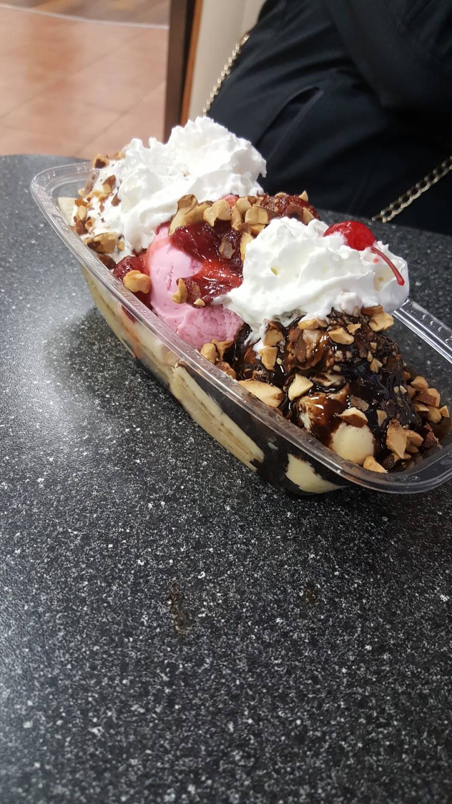 Braums Ice Cream & Burger Restaurant | restaurant | 9249, 2702 W Grant Ave, Pauls Valley, OK 73075, USA | 4052389142 OR +1 405-238-9142