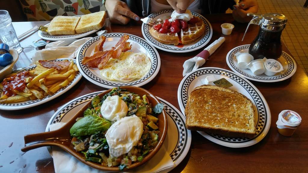 Cozy Corner Restaurant & Pancake House | bakery | 6349 N Clark St, Chicago, IL 60660, USA | 7732741100 OR +1 773-274-1100