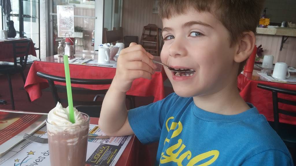 Restaurant Le St-Laurent | restaurant | 145 Rue Saint-Laurent, Saint-Eustache, QC J7P 5H6, Canada | 4504134419 OR +1 450-413-4419