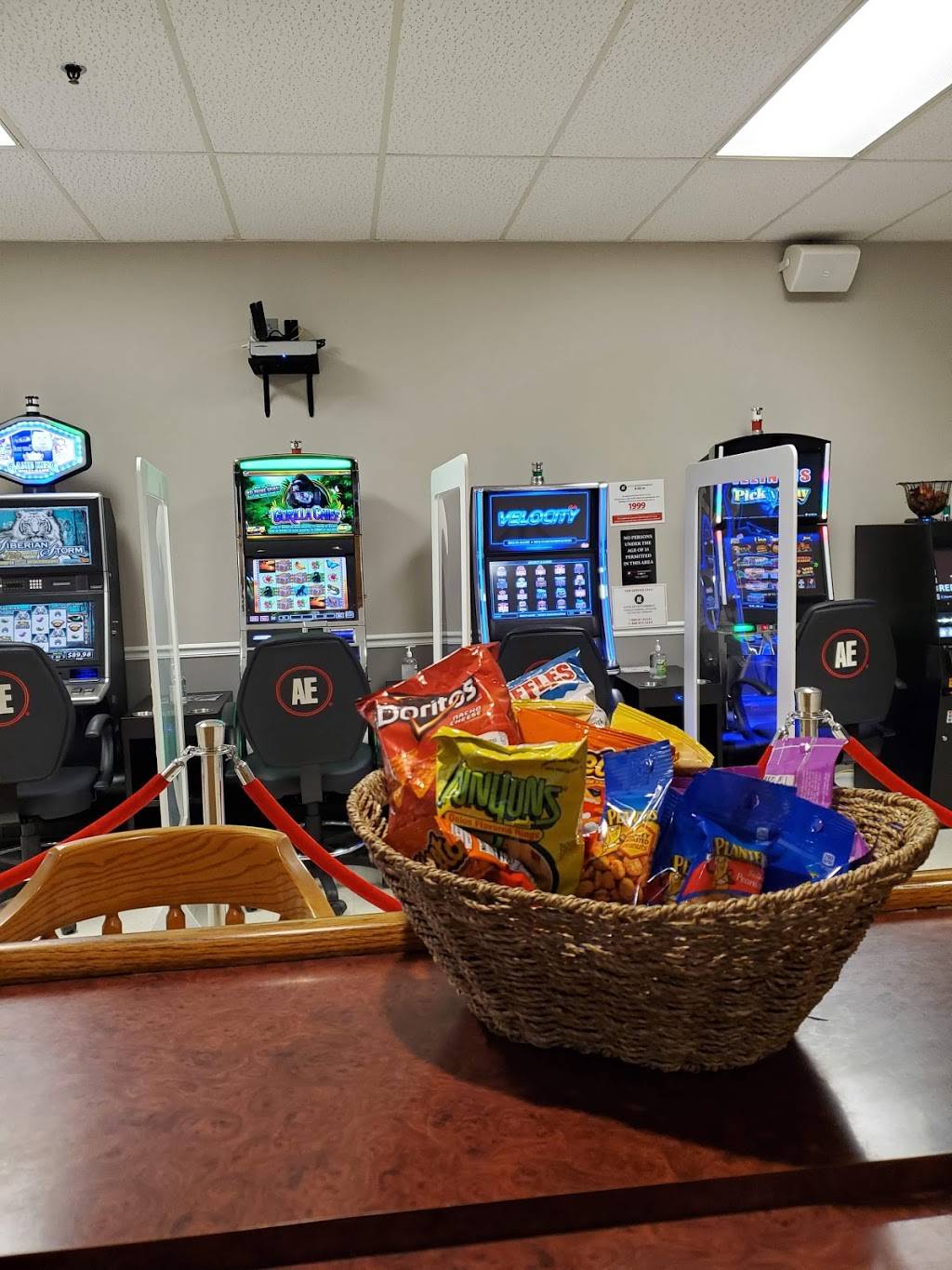 Cedar Creek East | restaurant | 571 E Main St, Galesburg, IL 61401, USA | 3093710741 OR +1 309-371-0741