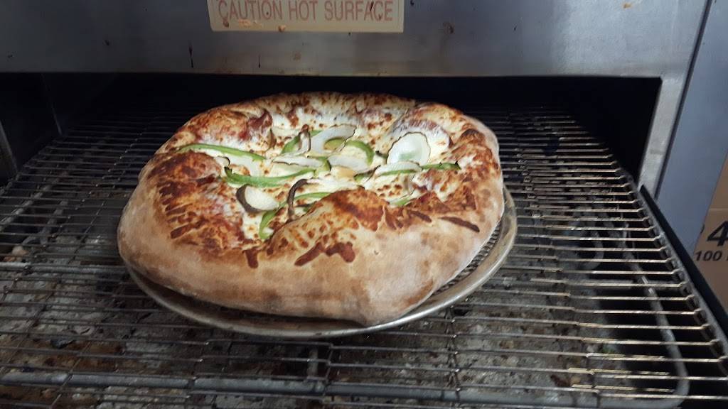 Resto dlestrie | restaurant | 714 Rue du Sud, Cowansville, QC J2K 2Y1, Canada | 4509553286 OR +1 450-955-3286