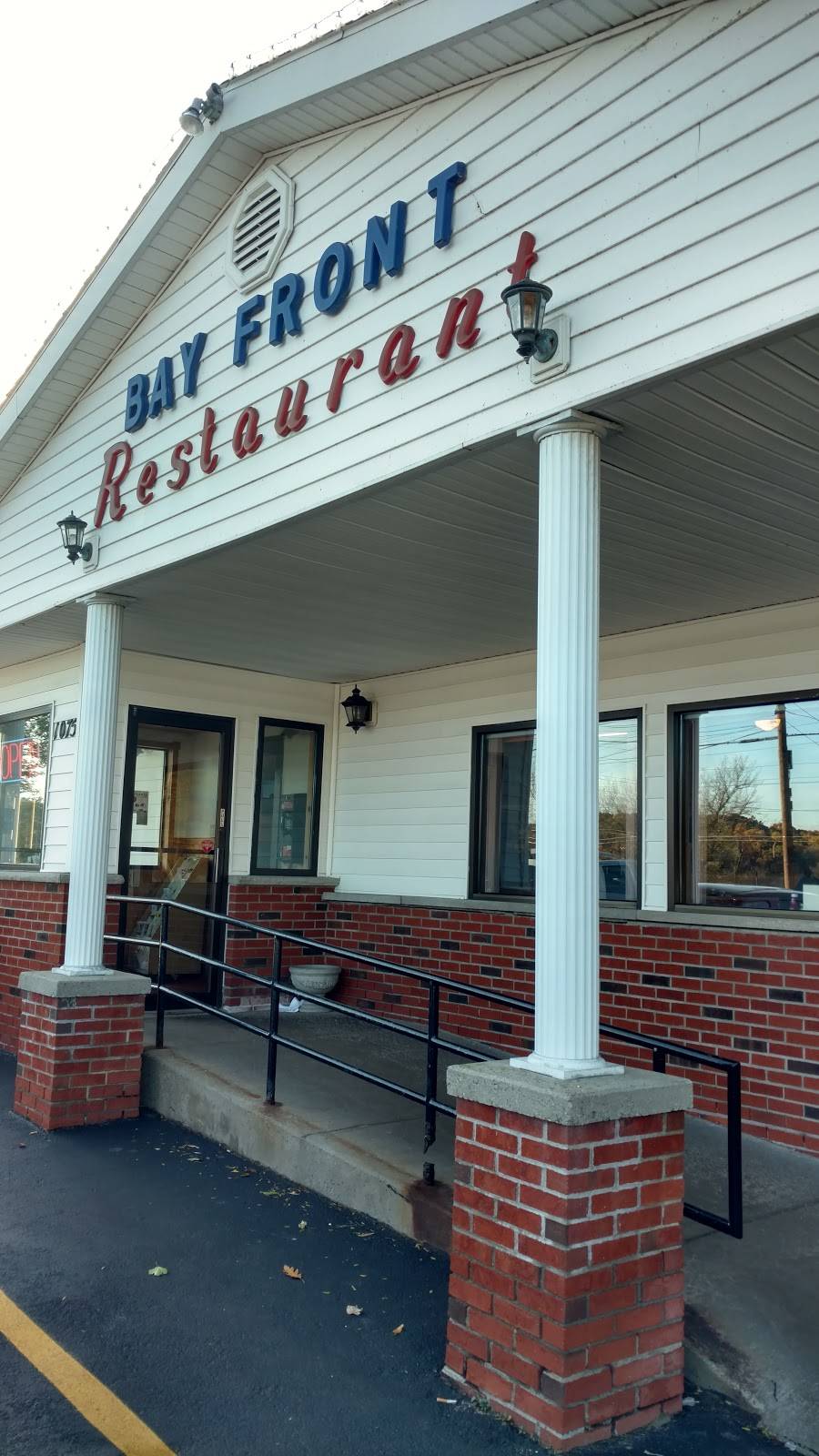 Bay Front Restaurant | restaurant | 1075 Empire Blvd, Rochester, NY 14609, USA | 5854822247 OR +1 585-482-2247
