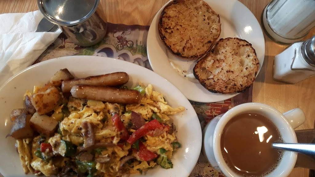 Moms Kitchen | restaurant | 29 Commercial St, Gloucester, MA 01930, USA | 9782824444 OR +1 978-282-4444