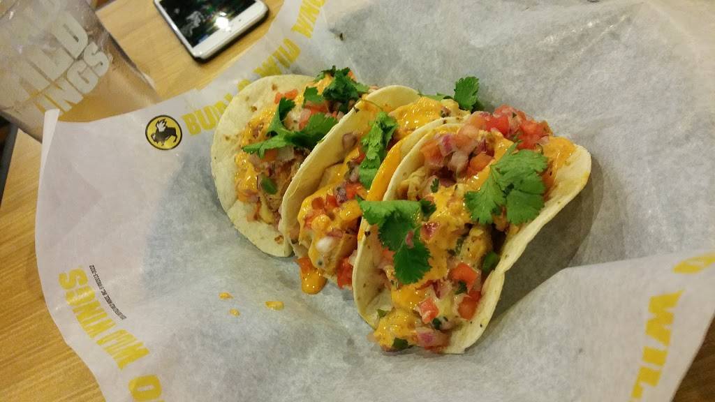 Buffalo Wild Wings | restaurant | 193 W 237th St, Bronx, NY 10463, USA | 7185499453 OR +1 718-549-9453