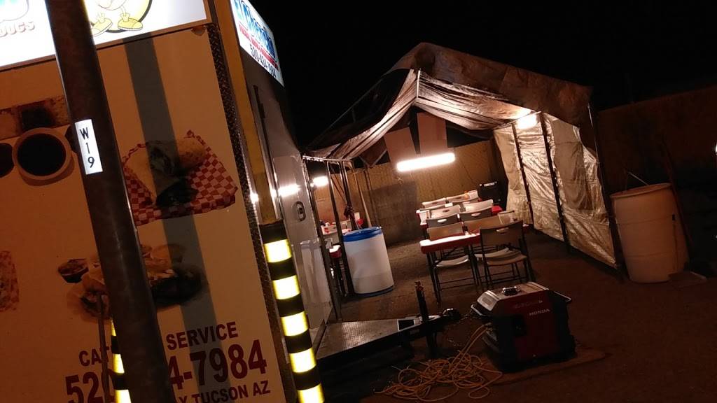 El Chencho Hotdogs | restaurant | 3207 E Ajo Way, Tucson, AZ 85713, USA | 5203023796 OR +1 520-302-3796