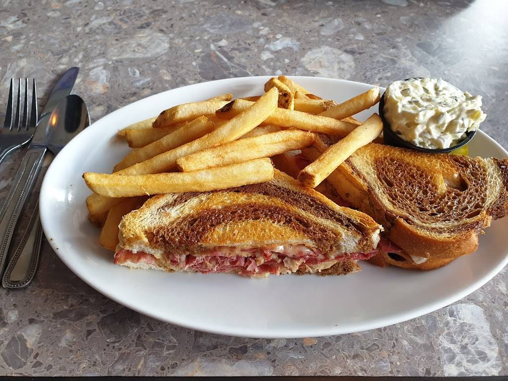 Stars On Hingham Harbor | restaurant | 3 Otis St, Hingham, MA 02043, USA | 7817493200 OR +1 781-749-3200