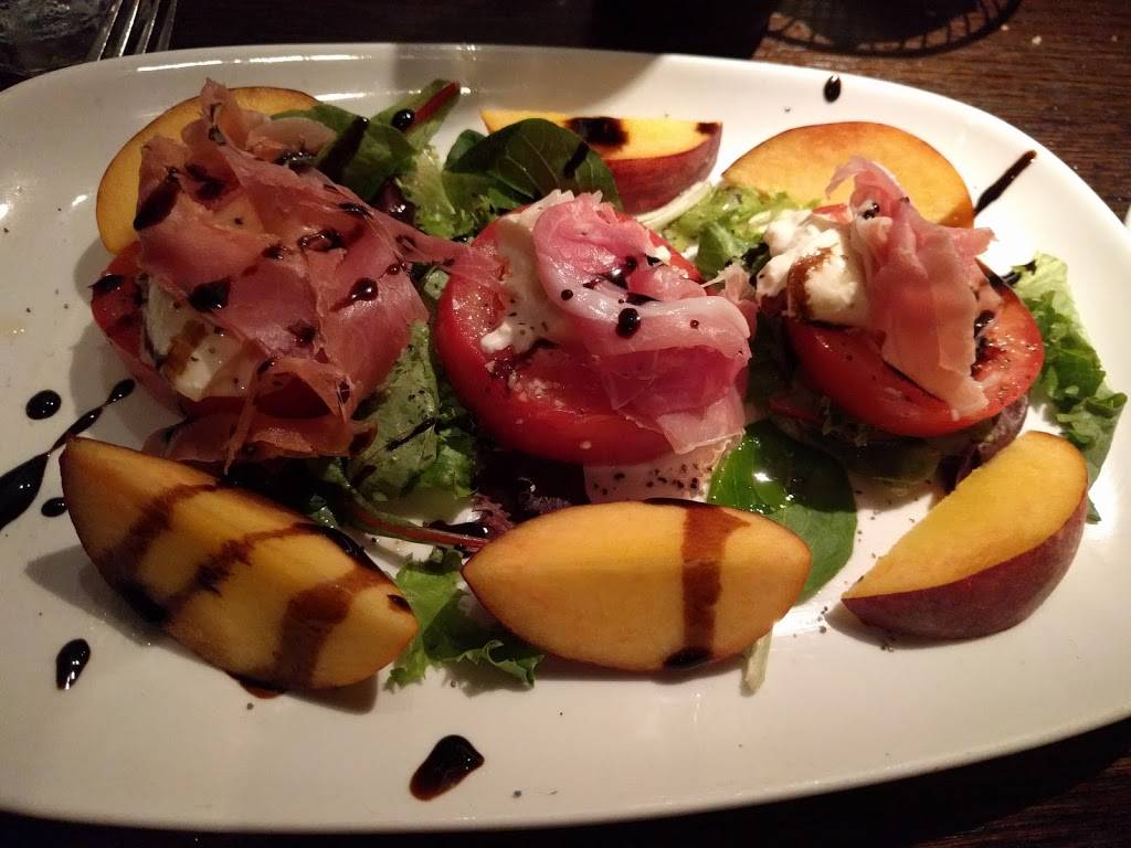 Francescos Hole In the Wall | restaurant | 254 Skokie Blvd, Northbrook, IL 60062, USA | 8472720155 OR +1 847-272-0155