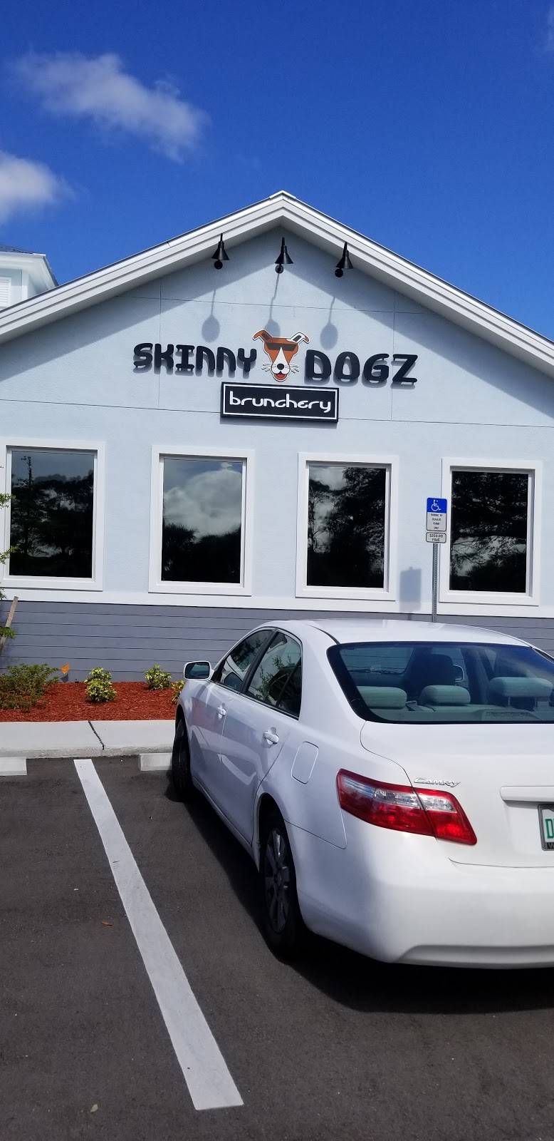Skinny Dogz Brunchery | restaurant | 11970 Fairway Lakes Dr, Fort Myers, FL 33913, USA | 2393622693 OR +1 239-362-2693