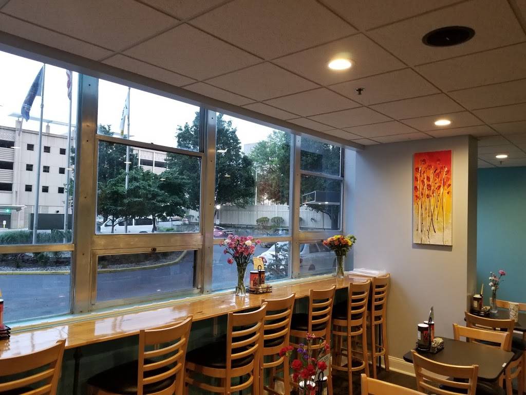 Towne House Café | restaurant | 660 Boas St, Harrisburg, PA 17102, USA | 7176956644 OR +1 717-695-6644