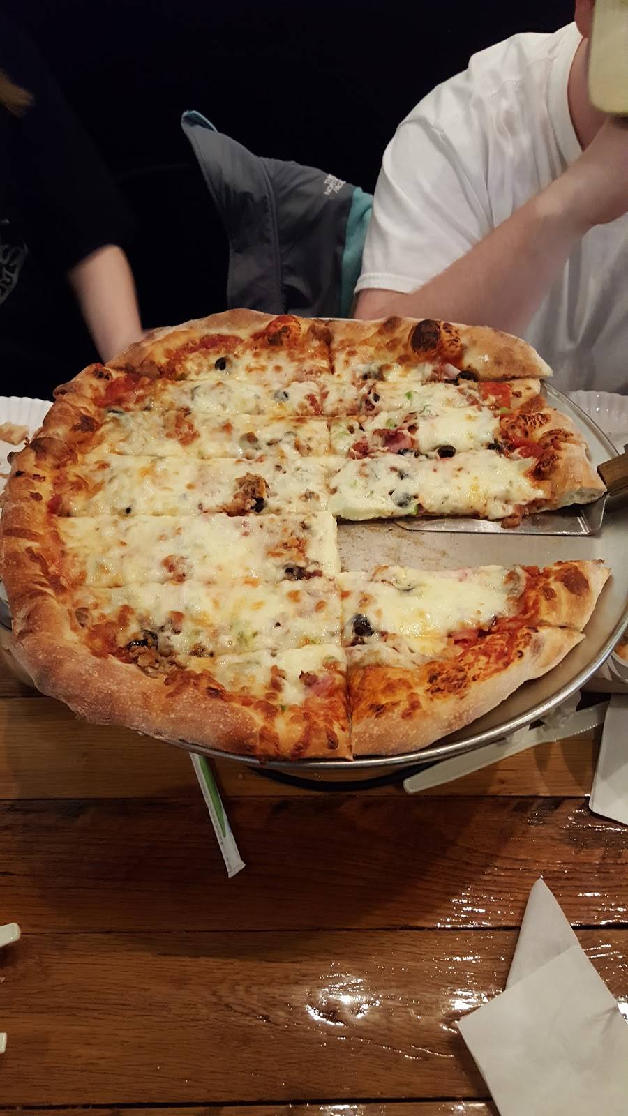 Violas Pizza Company | restaurant | 7 Lynn St Box 24, Viola, TN 37394, USA | 9316355000 OR +1 931-635-5000