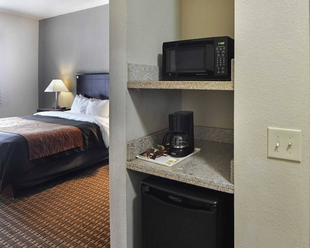Comfort Inn & Suites Near Lake Lewisville | restaurant | 8111 S. I-35, South Corinth Street, Corinth, TX 76210, USA | 9404976300 OR +1 940-497-6300