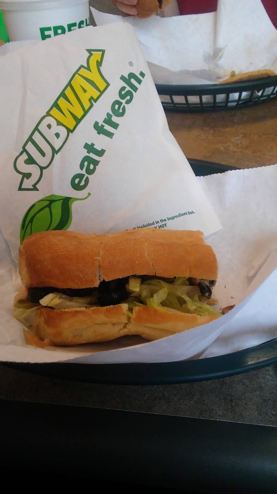 Subway | restaurant | 915 Veterans Ave, Vandalia, IL 62471, USA | 6182832226 OR +1 618-283-2226
