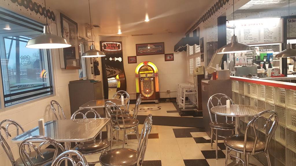 Polk-A-Dot Drive In | restaurant | 222 N Front St, Braidwood, IL 60408, USA | 8154583377 OR +1 815-458-3377