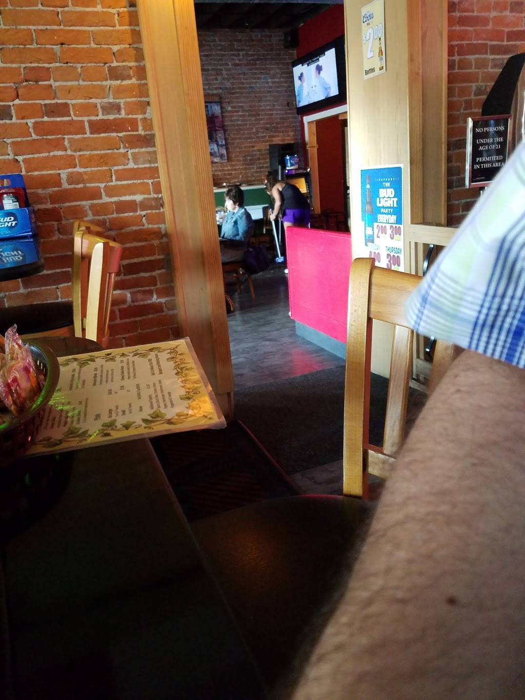 Sage House | restaurant | E Warren St, Bunker Hill, IL 62014, USA | 6185854545 OR +1 618-585-4545