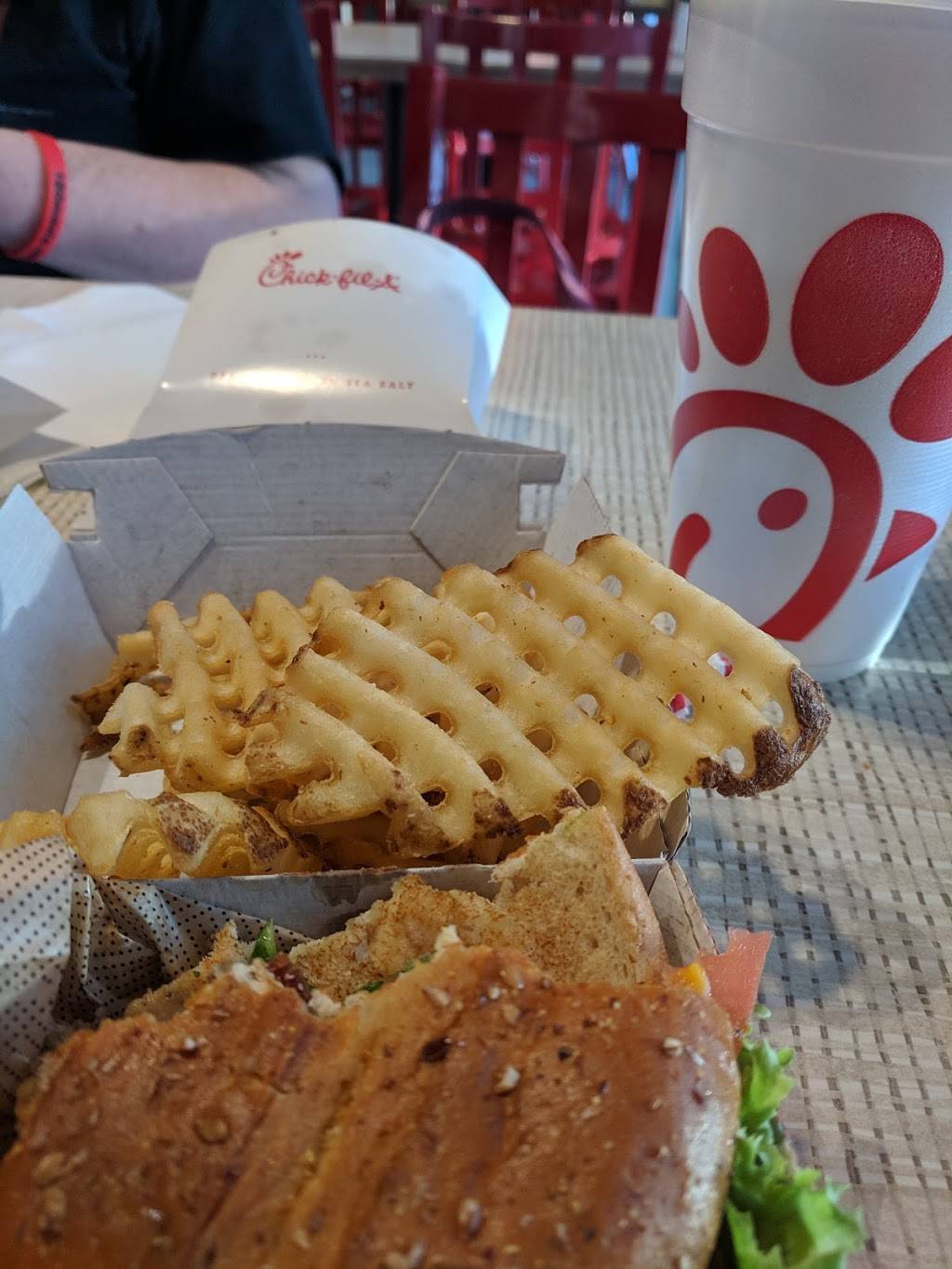 Chick-fil-A | restaurant | 5429 100th St SW, Lakewood, WA 98499, USA | 2535822696 OR +1 253-582-2696