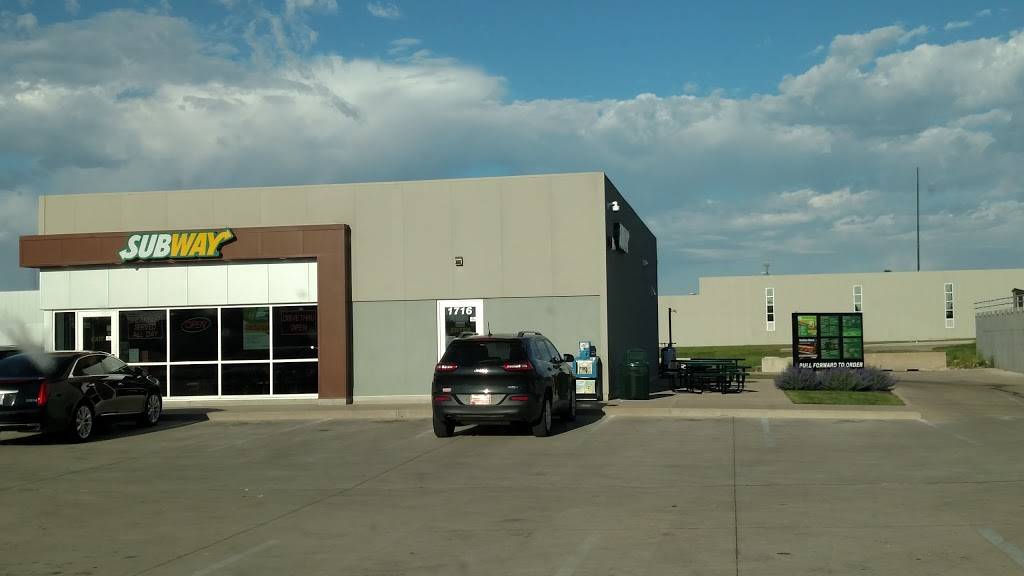 Subway Restaurants | restaurant | 1716 N Roosevelt Ave, Burlington, IA 52601, USA | 3197523900 OR +1 319-752-3900