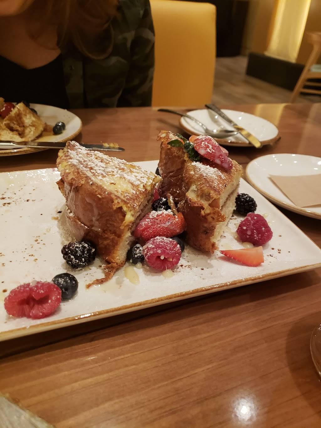 Dellas Kitchen | restaurant | 3940 Las Vegas Blvd S Delano, Las Vegas, NV 89119, USA | 7026329250 OR +1 702-632-9250