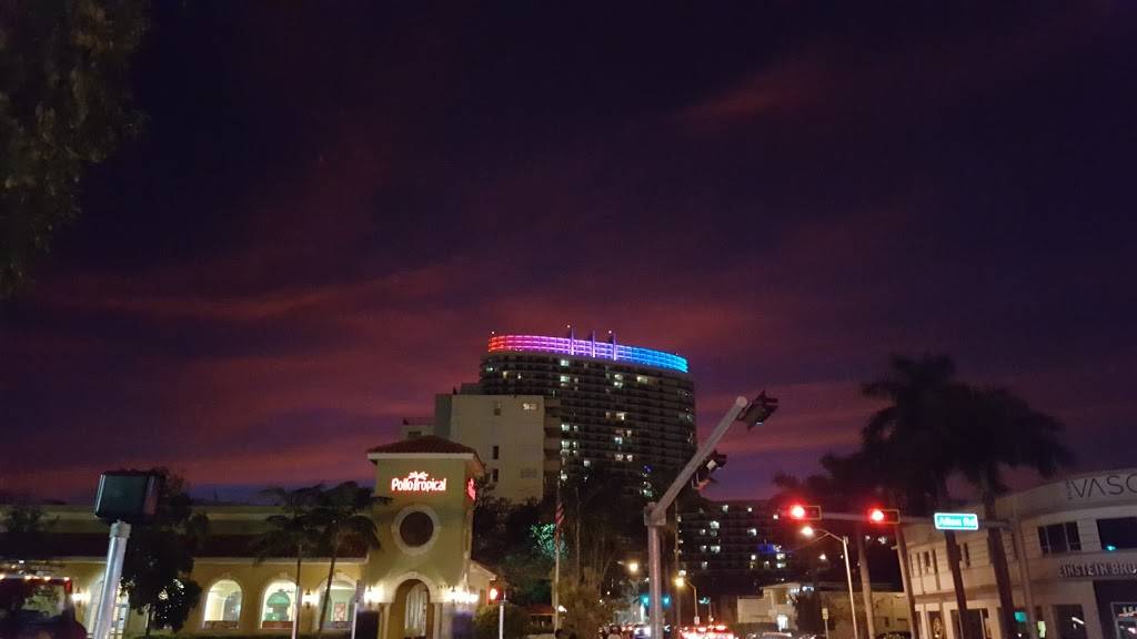 Pollo Tropical | restaurant | 1454 Alton Rd, Miami Beach, FL 33139, USA | 3056728888 OR +1 305-672-8888