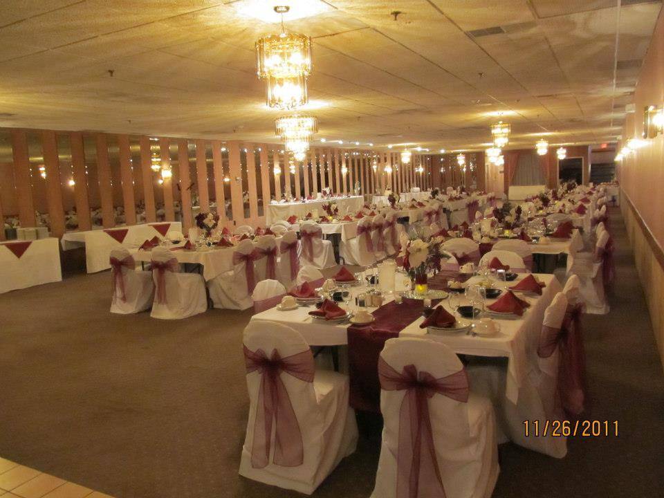 The Como Restaurant and Lounge | restaurant | 2220 Pine Ave, Niagara Falls, NY 14301, USA | 7162859341 OR +1 716-285-9341