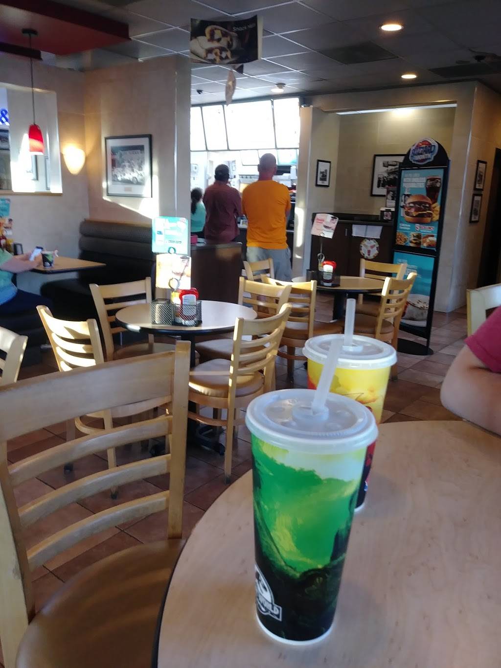 Dairy Queen Grill & Chill | restaurant | 708 Smithville Hwy, McMinnville, TN 37110, USA | 9314735154 OR +1 931-473-5154