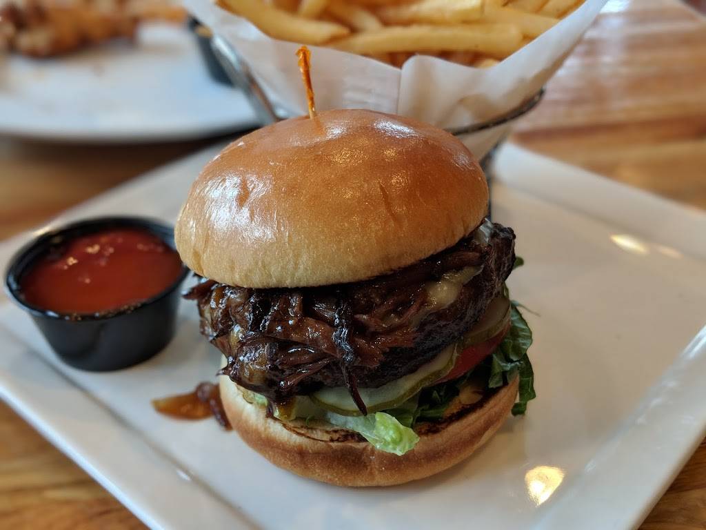 The V Social Eatery & Brew House | restaurant | 44630 Waxpool Rd, Ashburn, VA 20147, USA | 7037236500 OR +1 703-723-6500