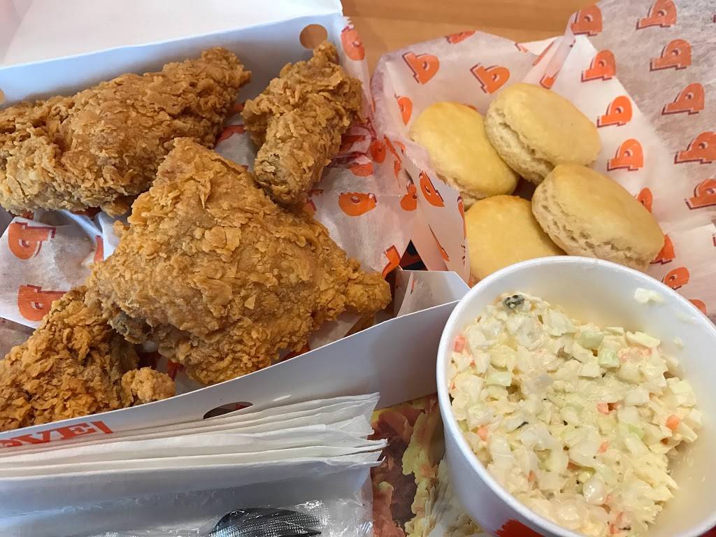 Popeyes Louisiana Kitchen | restaurant | 1803 W Market St, Bloomington, IL 61701, USA | 3098297988 OR +1 309-829-7988