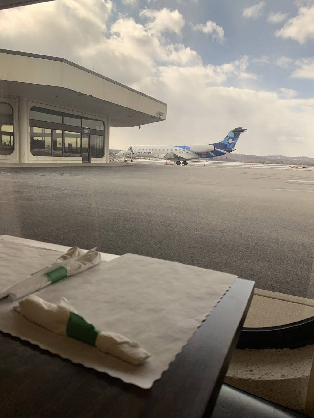 Jerry’s FlyAway Kitchen | restaurant | 521 Co Rte 31/1, Williamstown, WV 26187, USA | 3044645100 OR +1 304-464-5100