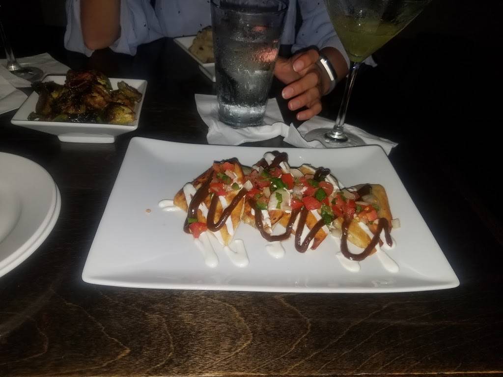 Theos - Fayetteville | restaurant | 318 Campbell Ave, Fayetteville, AR 72701, USA | 4795270086 OR +1 479-527-0086