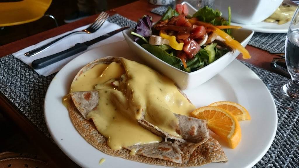 LEscale Bistro et Crêperie | restaurant | 2 Rue du Petit Champlain, Québec, QC G1R 4S7, Canada | 5817416979 OR +1 581-741-6979