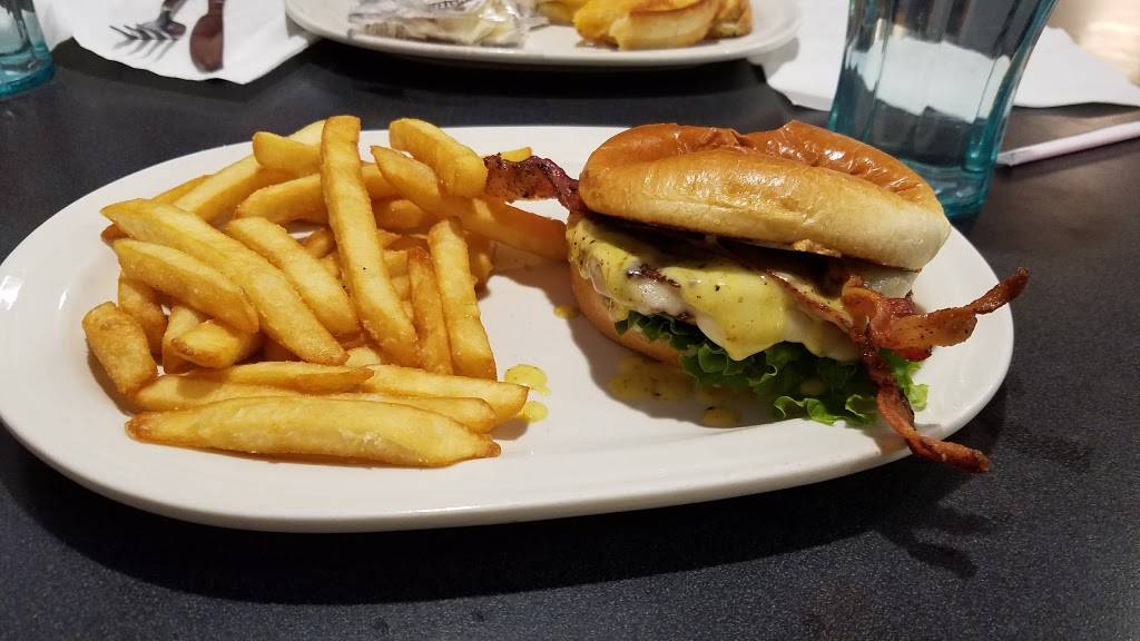 Friendlys | restaurant | 170 Clinton Ave, Cortland, NY 13045, USA | 6077569805 OR +1 607-756-9805