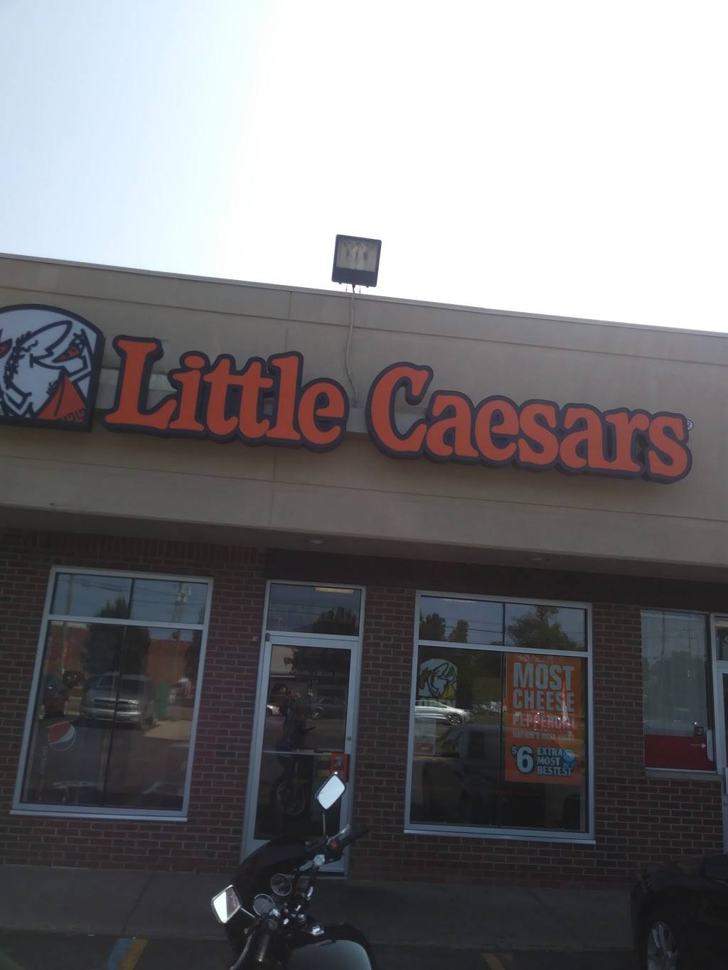 Little Caesars Pizza | meal takeaway | 22458 Pontiac Trail, South Lyon, MI 48178, USA | 2484374147 OR +1 248-437-4147
