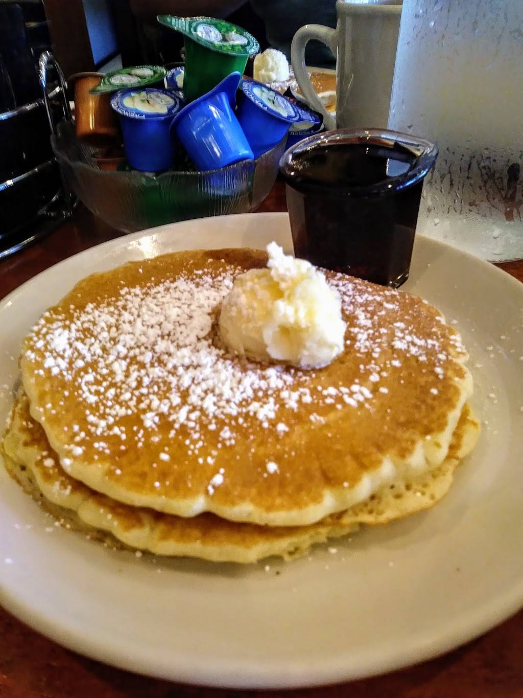 Blueberry Hill Pancake House | restaurant | 405 N Eola Rd, Aurora, IL 60502, USA | 6304991500 OR +1 630-499-1500