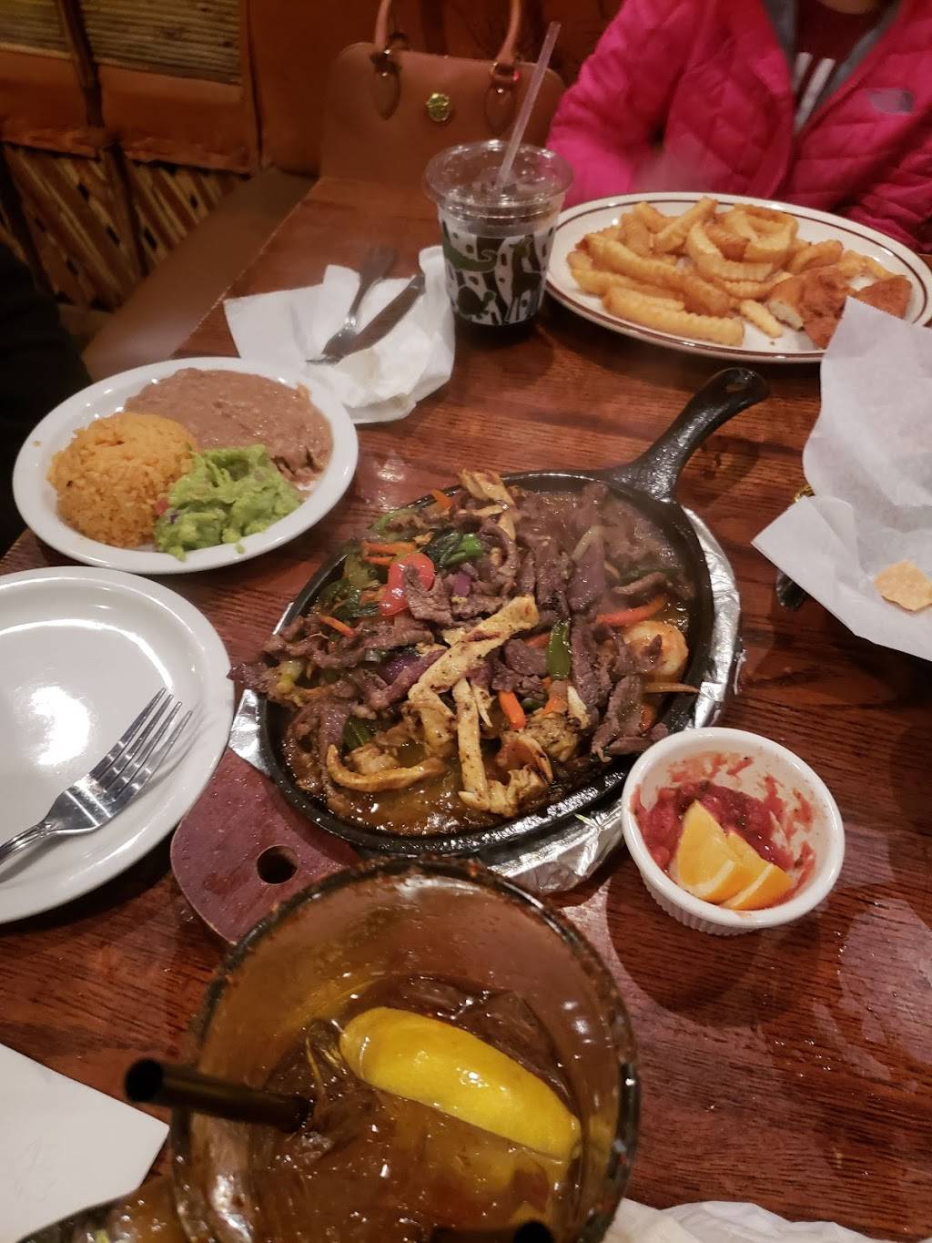 El Tarasco Mexican Restaurant | restaurant | 208 W Main St, Visalia, CA 93291, USA | 5596228525 OR +1 559-622-8525