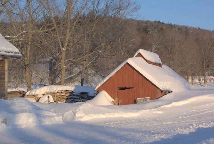 The Strawbale Cafe and Gift Shop at Hanging Mountain Farm | restaurant | 188 N Rd, Westhampton, MA 01027, USA | 4135273210 OR +1 413-527-3210