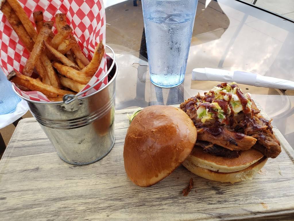 The Barn | restaurant | 1501 Wabash Ave, Springfield, IL 62704, USA | 2176790610 OR +1 217-679-0610