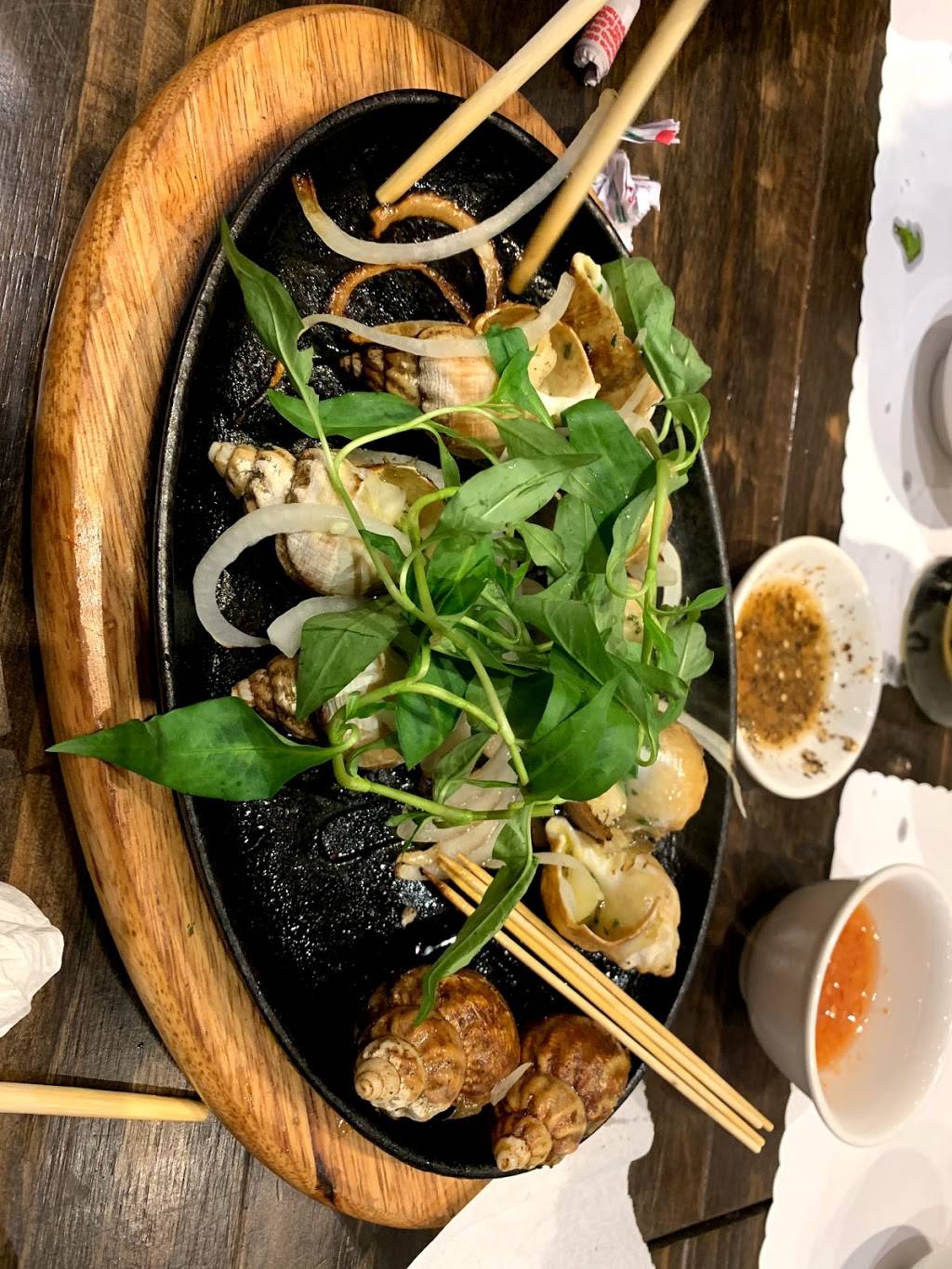 Ốc & Lẩu | restaurant | 10130 Garden Grove Blvd, Garden Grove, CA 92843, USA | 7146362000 OR +1 714-636-2000