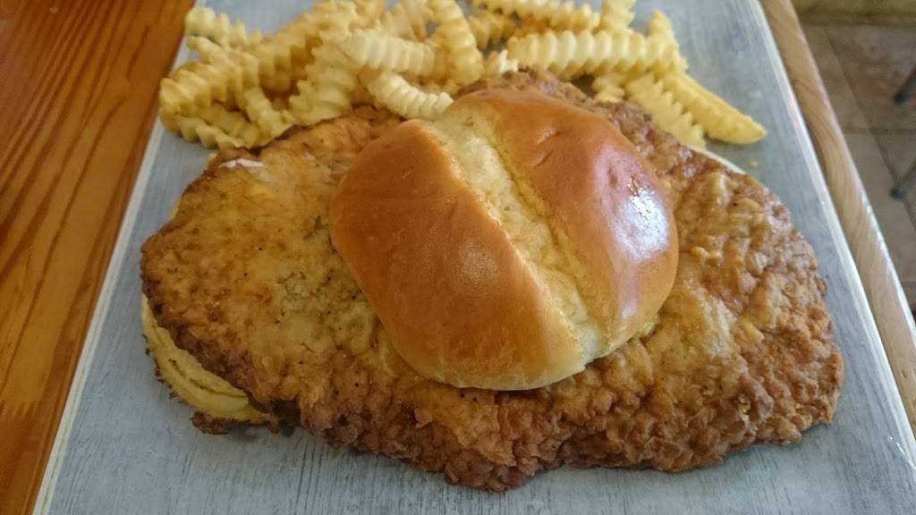 Shueys Restaurant & Lounge | restaurant | 1158 Club Rd NE, Cedar Rapids, IA 52404, USA | 3198482220 OR +1 319-848-2220