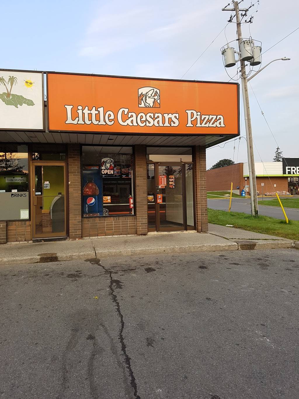 Little Caesars Pizza | meal takeaway | 1128 Simcoe St N, Oshawa, ON L1G 4W9, Canada | 9055764401 OR +1 905-576-4401