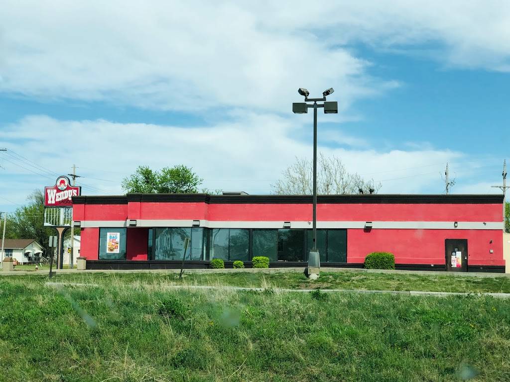 Wendys | restaurant | 904 W Main St, Lyons, KS 67554, USA | 6202575500 OR +1 620-257-5500