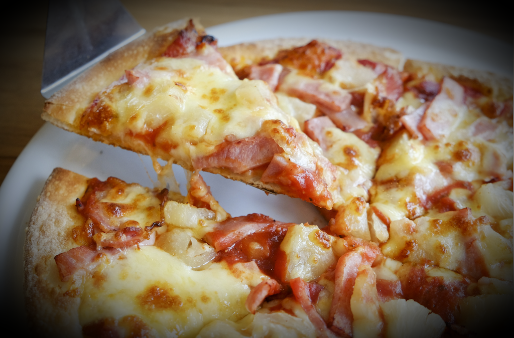 Riverside Pizza | restaurant | 7 Needham St, Dedham, MA 02026, USA | 7813293329 OR +1 781-329-3329