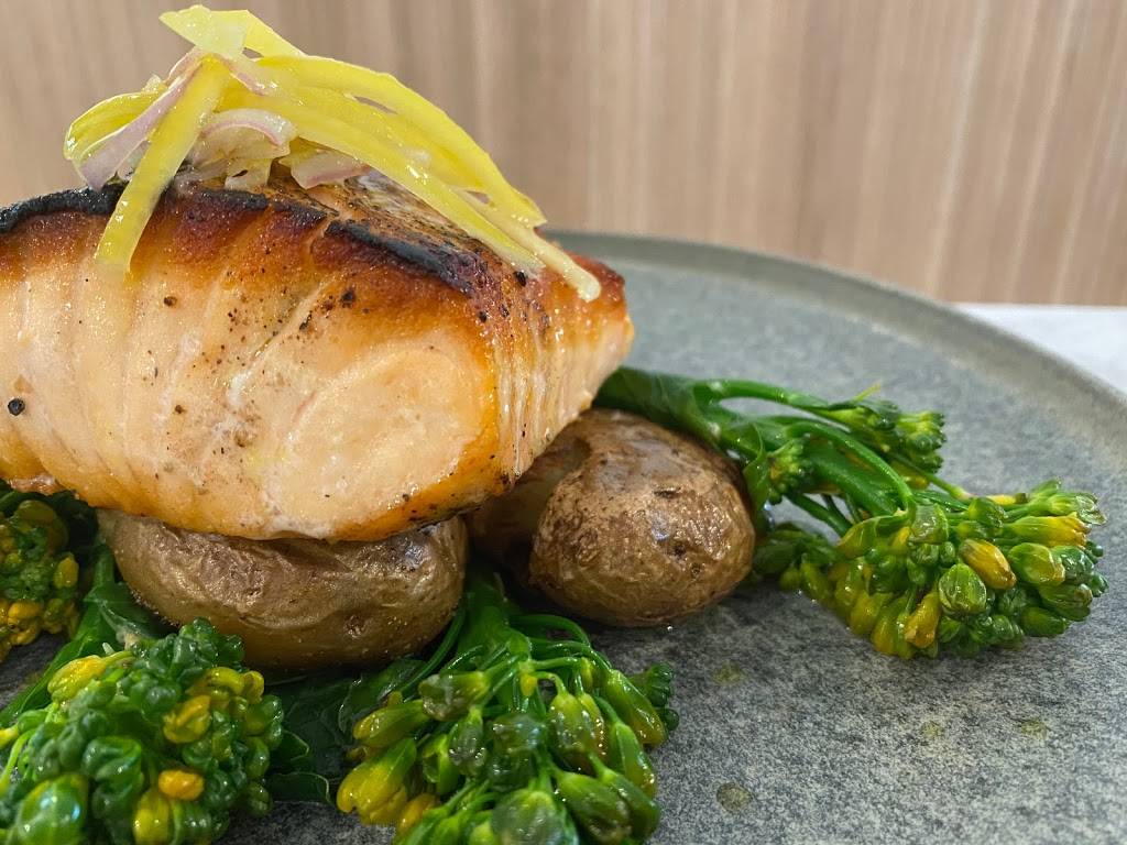 The Cloverfield | restaurant | 3300 Airport Ave, Santa Monica, CA 90405, USA | 4245002075 OR +1 424-500-2075