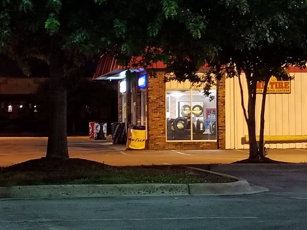 Hooters | meal takeaway | 316 SW Greenville Blvd SW, Greenville, NC 27834, USA | 2523535995 OR +1 252-353-5995