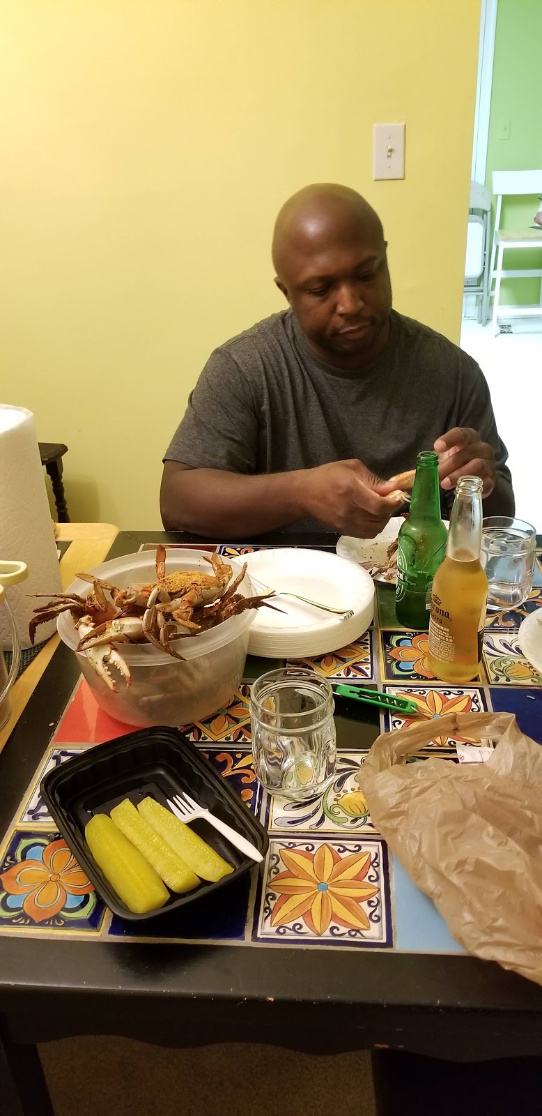 Ernies Crab House | restaurant | 4305 Bladensburg Rd, Brentwood, MD 20722, USA | 3017793013 OR +1 301-779-3013