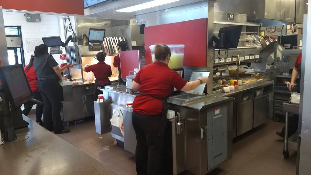 Wendys | restaurant | 2-6, Southampton Rd, Westfield, MA 01085, USA | 4137294566 OR +1 413-729-4566