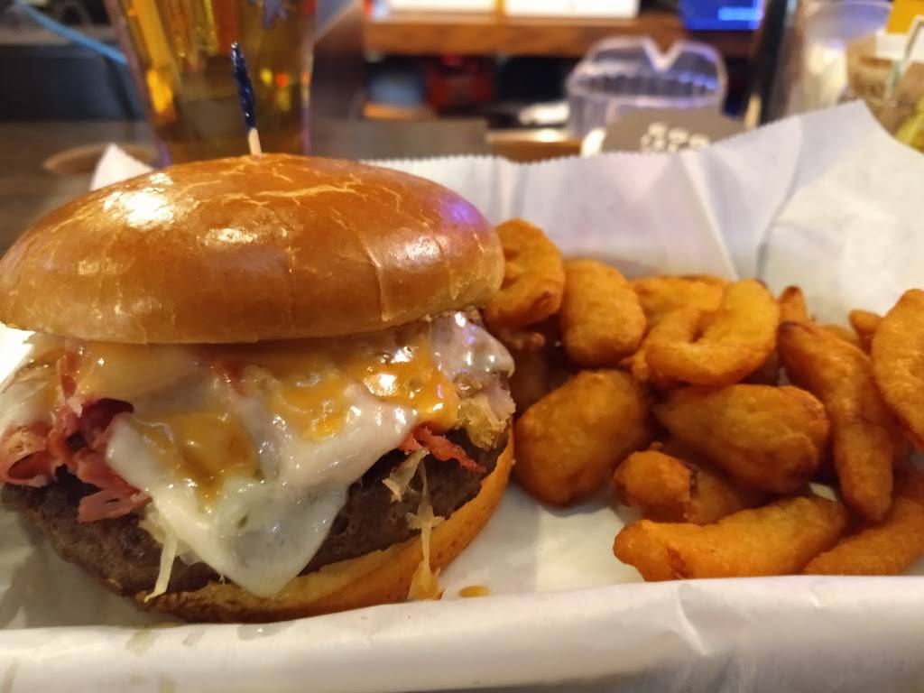 Charlies Pub & Grub | restaurant | 1608 Crawford St, Terre Haute, IN 47807, USA | 8122321886 OR +1 812-232-1886