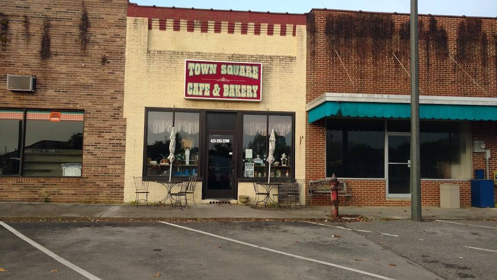 Town Square Cafe & Bakery | restaurant | 704 Veterans Memorial Dr, Tellico Plains, TN 37385, USA | 4232532200 OR +1 423-253-2200