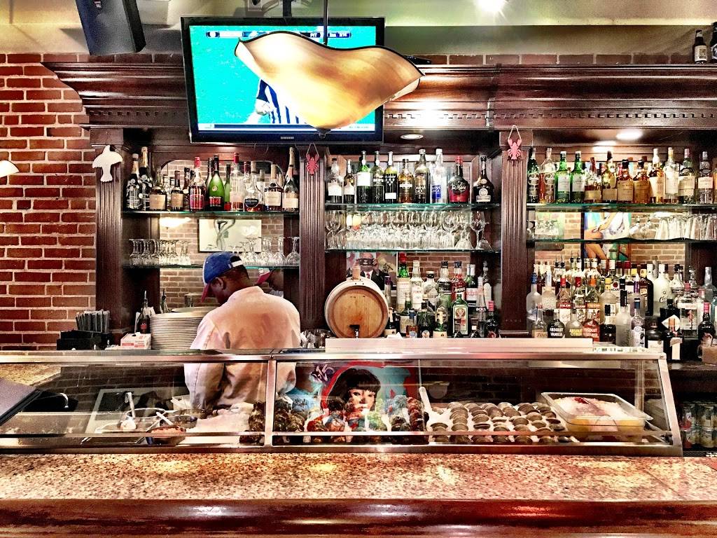 The Naked Oyster Bistro & Raw Bar | restaurant | 410 Main St, Hyannis, MA 02601, USA | 5087786500 OR +1 508-778-6500